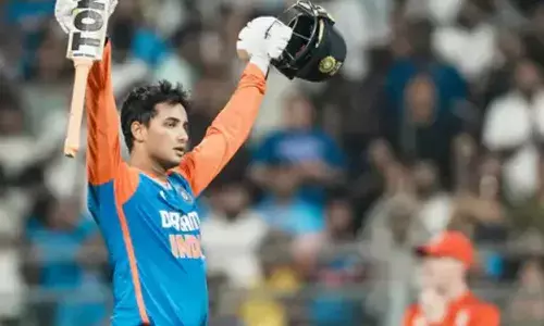 Abhishek Sharma: अभिषेक शर्मा ने मुंबई में की आतिशबाजी, इंग्लैंड के बॉलरों को ढोल की तरह पीटा Abhishek Sharma: अभिषेक शर्मा ने मुंबई में की आतिशबाजी, इंग्लैंड के बॉलरों को ढोल की तरह पीटा