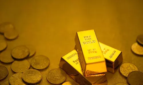 आसमान छू रही सोने की कीमत, डोनाल्ड ट्रंप के फैसले से गोल्ड की तरफ भागे निवेशक आसमान छू रही सोने की कीमत, डोनाल्ड ट्रंप के फैसले से गोल्ड की तरफ भागे निवेशक