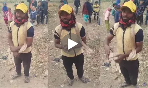 Saanp Video: गेहूमन को गले में डाल घूम रहा था गांव, बार-बार कोबरा को छेड़ रहा था इंदल; पल भर में कांड हो गया Saanp Video: गेहूमन को गले में डाल घूम रहा था गांव, बार-बार कोबरा को छेड़ रहा था इंदल; पल भर में कांड हो गया