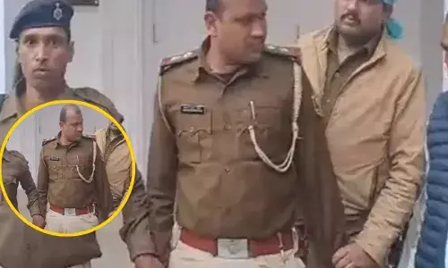 बिहार में पकड़ा गया एक और घुसखोर दारोगा, 75000 की रिश्वत लेते निगरानी ने दबोचा बिहार में पकड़ा गया एक और घुसखोर दारोगा, 75000 की रिश्वत लेते निगरानी ने दबोचा