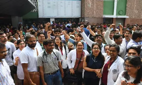 बिहार के सरकारी डॉक्टर हड़ताल पर गए, तीन दिनों तक ओपीडी सेवाएं ठप; मरीजों को हो रही परेशानी बिहार के सरकारी डॉक्टर हड़ताल पर गए, तीन दिनों तक ओपीडी सेवाएं ठप; मरीजों को हो रही परेशानी