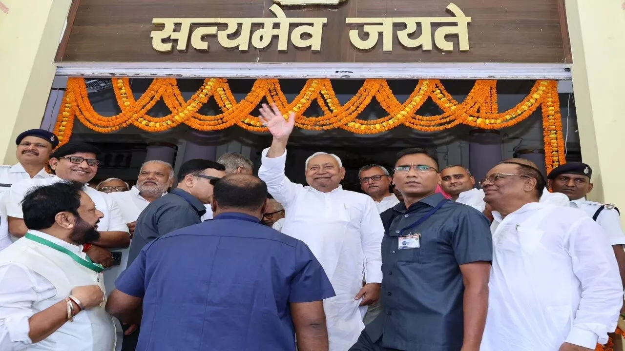 बिहार के पत्रकारों की पेंशन में 9000 की बढ़ोतरी; जानें अब खाते में कितने रुपये आएंगे बिहार के पत्रकारों की पेंशन में 9000 की बढ़ोतरी; जानें अब खाते में कितने रुपये आएंगे
