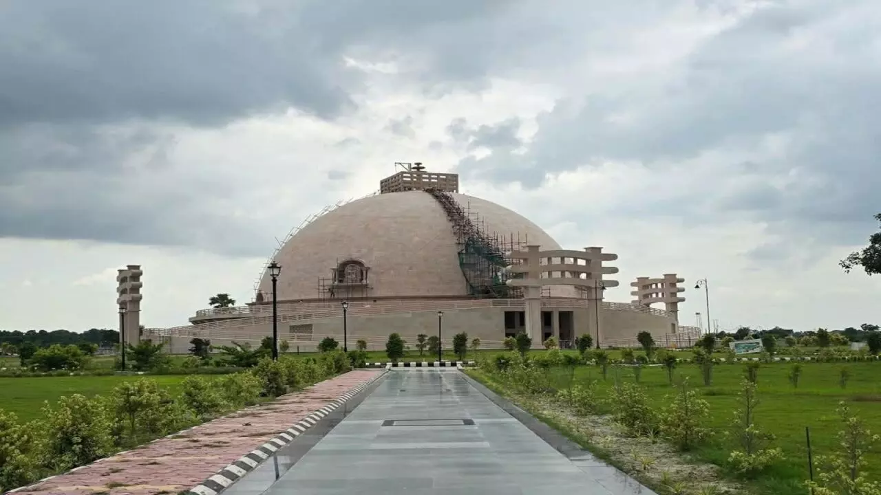 वैशाली में बना बुद्ध स्मृति स्तूप, 15 देशों के बौद्ध भिक्षु आ रहे बिहार; जानें CM नीतीश कब करेंगे उद्घाटन वैशाली में बना बुद्ध स्मृति स्तूप, 15 देशों के बौद्ध भिक्षु आ रहे बिहार; जानें CM नीतीश कब करेंगे उद्घाटन