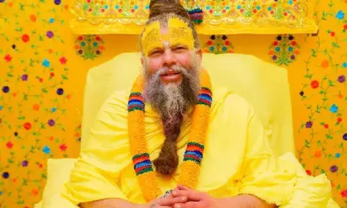 जिसके चार से संबंध, वह पवित्र कैसे? प्रेमानंद महाराज के इस बयान पर मचा सोशल तूफान जिसके चार से संबंध, वह पवित्र कैसे? प्रेमानंद महाराज के इस बयान पर मचा सोशल तूफान